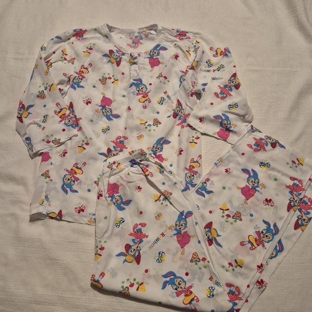 Kids Life girls size 105 or Medium Rainbow bunny light weight pajama set
